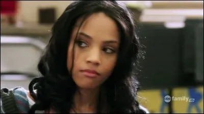 Dans quelle maison Maya a-t-elle déménagé dans la saison 1 ?