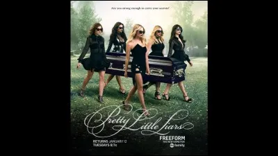 Qu'avait mis Aria dans le cercueil d'Alison ?