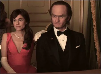 Tome 8 : comment se fait appeler le comte Olaf ?