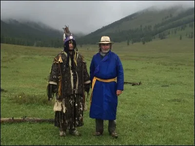 Lequel de ces pays est le moins densément peuplé ?