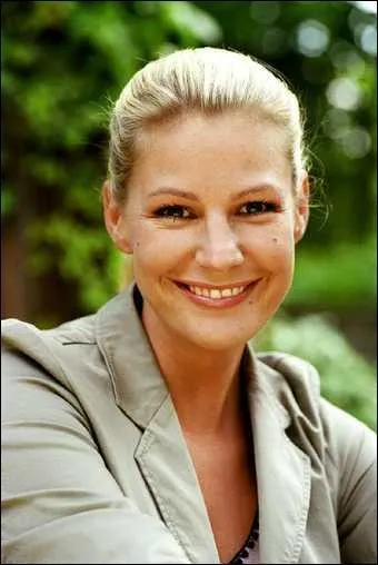 Actrice allemande, elle a jou dans de nombreux tlfilms: