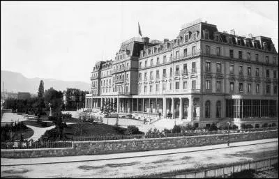 Organisation internationale créée en 1919 au traité de Versailles et remplacée en 1945 par l'Organisation des Nations Unies :