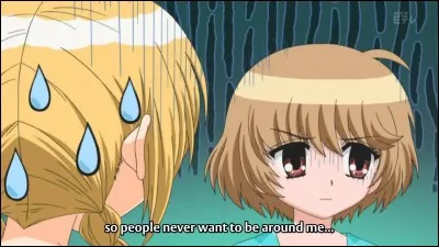 Qui est la fille au regard méprisant ?