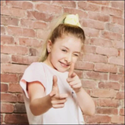 Comment s'appelle cette chanteuse ? 
2 indices : The Voice Kids et Émilie Jolie.