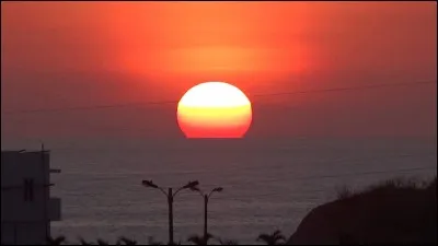 Combien de fois, le Soleil pourrait-il contenir la Terre ?