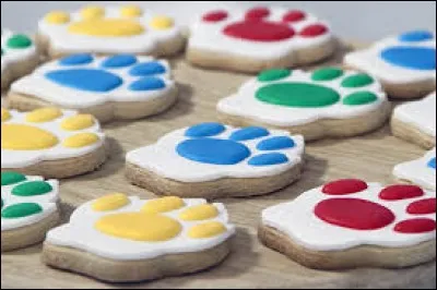 Combien de biscuits faut-il donner à chacun des 9 enfants pour partager équitablement une boîte de trois douzaines ?