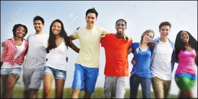 Dans un groupe d'amis, tu es...