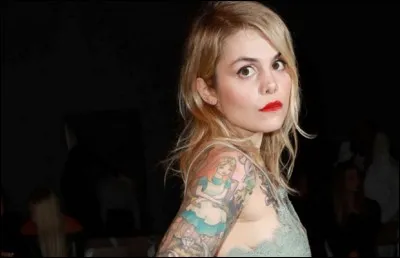 Quelle est la nationalité de la chanteuse "Cur de pirate" ?