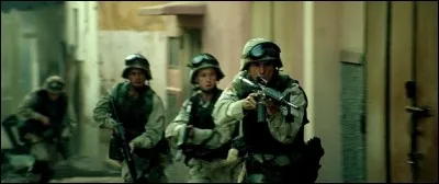 Une version courte du M16, le M4. Bien utile quand on se promène dans les quartiers mal fréquentés. Mais quel est ce film ?