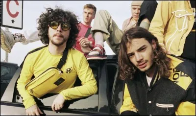 Devine la phrase qui suis celle de Columbine : "Mille, j'ai mille probl&egrave;mes ...