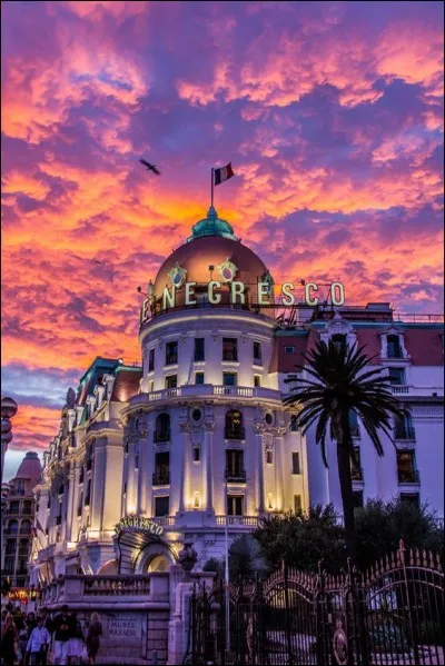 Si vous faites partie des gens riches (très riches), peut-être réserverez-vous une suite dans cet hôtel ?