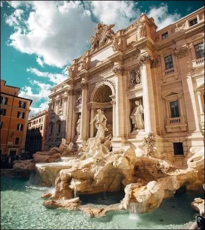 Si vous optez pour un séjour à Rome, ne manquez pas la fontaine de Trevi. Vous jetterez votre pièce, le dos à la fontaine, mais de quoi serez-vous assurés après avoir accompli l'acte magique ?