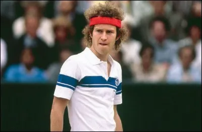 Combien de fois le tennisman John McEnroe a-t-il remporté le tournoi de Roland-Garros en simple ?