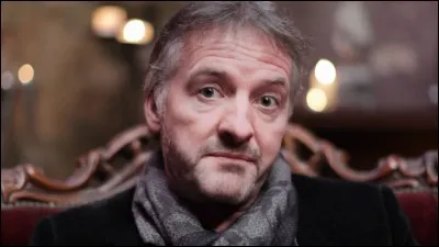 Quelle est la spécialité de l'écrivain John Connolly ?