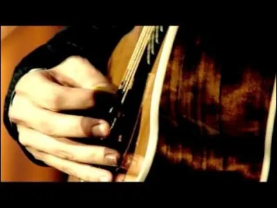 Au début du clip de ''Unintended'', on voit une voiture française identique à celle dans laquelle le général de Gaulle a failli être victime d'un attentat au Petit-Clamart. Quel est ce véhicule ?