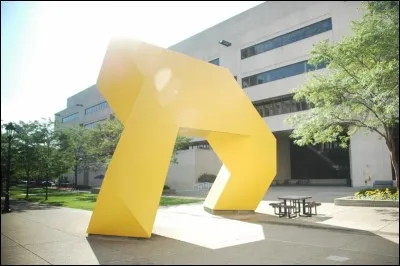 Quel sculpteur a créé Light Up, une sculpture de Pittsburgh ?