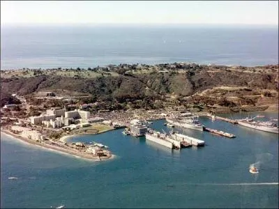 Sa base navale accueille la plus grande flotte navale au monde. Il s'agit de la ville de ...