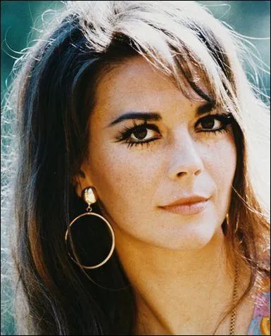 Cette magnifique actrice, ne en 1938  San Francisco a t immortalise dans 'La Fureur de vivre' ou encore 'West Side Story'. Elle s'appelle ...