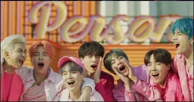 Dans "Fake Love", apr&egrave;s que tous les membres sauf un aient boug&eacute;, dans quel ordre sont-ils plac&eacute;s (de gauche &agrave; droite) ?