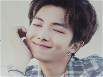 Dans "DNA", qui a les cheveux blonds d&eacute;grad&eacute;s verts ?