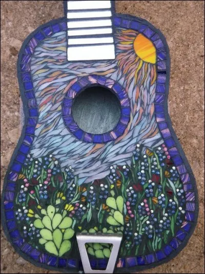 Il chantait "Le long des autoroutes, il y a de beaux paysages, j'ai ma guitare dans l'dos, et pas un rond pour l'voyage" :