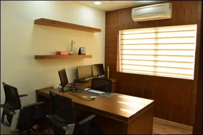 Ici, je gère les membres de l'équipage, prends les décisions importantes ou encore planifie les voyages et conquêtes à venir. C'est mon...