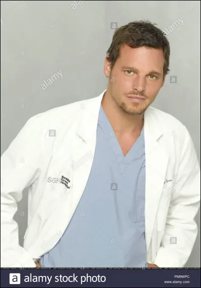 Dans la saison 3, Alex s'occupe d'une jeune patiente qui déclare ne pas ressentir la douleur. Quel test lui fait-il passer ?