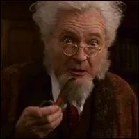 Il est professeur. Mais quel est son nom ?