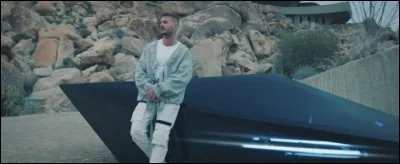 Dans la dernière chanson de M. Pokora, le refrain est : un shot ..., deux shots ..., trois shots ... Quelle phrase manque trois fois ?