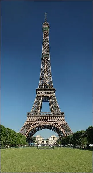 Dans quel pays peut-on voir la tour Eiffel ?