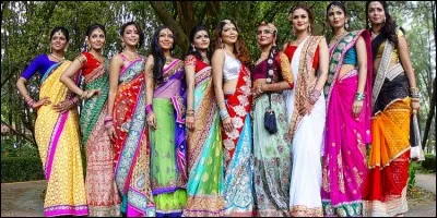 Quel est le nom du vêtement féminin porté traditionnellement par les femmes originaires d'Asie du Sud, (principalement en Inde, au Népal, au Bangladesh, au Sri Lanka... ) ?