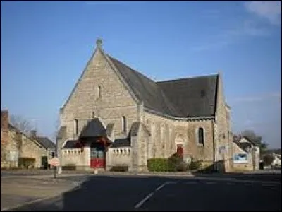 Vous avez sur cette image l'église Saint-Pierre-ès-Lien de Louisfert. Commune Mariligérienne, elle se situe en région ...