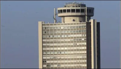 La Tour de l'Europe dépasse les 100 mètres de hauteur.