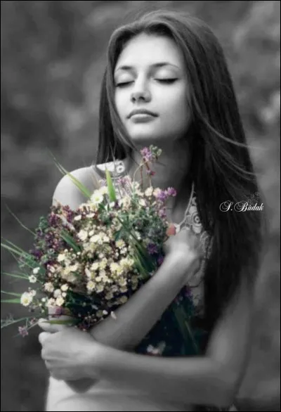 Qui chantait "Madame aime comme elle respire, Madame pleure pour nous laisser son sourire, Madame sème pour refleurir" ?