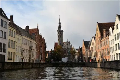 Quelle ville belge est surnommée "La petite Venise du nord" ?