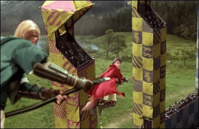 Le quidditch est le sport emblématique de la saga Harry Potter. Dans ce jeu, une balle est décisive. Quel est son nom ?