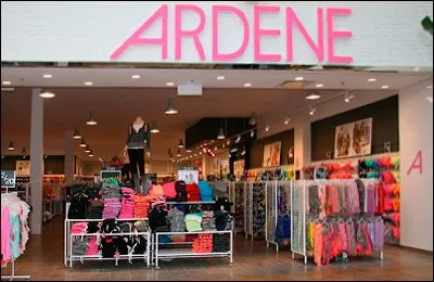 D'où vient la célèbre marque de vêtements "Ardène" ?