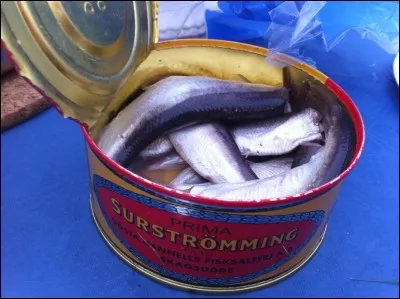 Quel est le pays d'origine du surströmming (hareng fermenté) ?