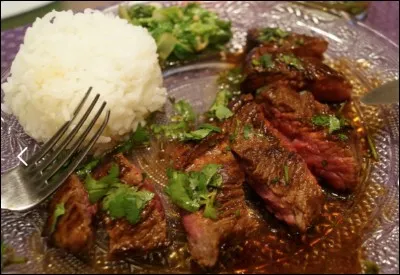 Quel est le pays d'origine de la recette du tigre qui pleure à base de boeuf fermenté ?