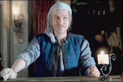 Quel membre de sa famille est mort après s'être tiré une flèche dessus avec un arc ?