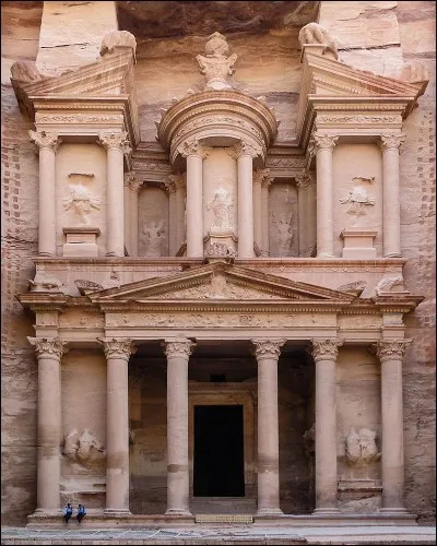 Dans quelle cit&eacute; trouve-t-on Le tombeau nabat&eacute;en de Khazneh (1er si&egrave;cle avant J.C.) ?