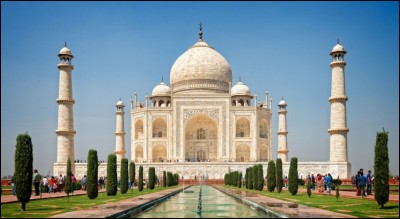 Dans quelle cité trouve-t-on le Taj Mahal (1654) ?