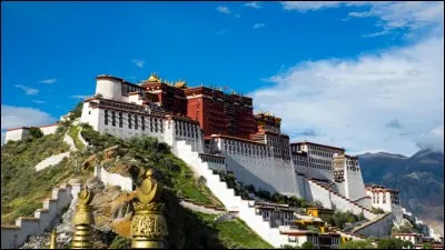 Dans quelle cit&eacute; trouve-t-on le palais du Potala (1649) ?