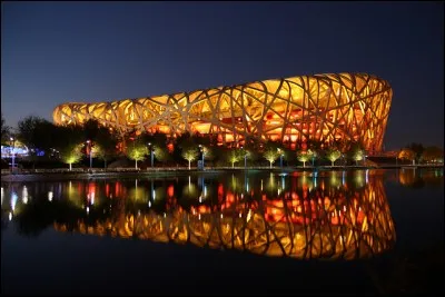 Dans quelle cit&eacute; trouve-t-on le Nid d'Oiseau (stade de 2008) ?