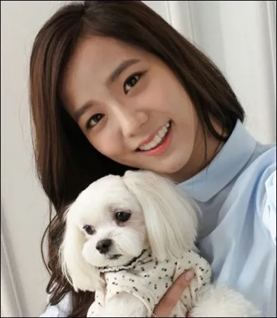 Comment le chien de Jisoo s'appelle-t-il ?