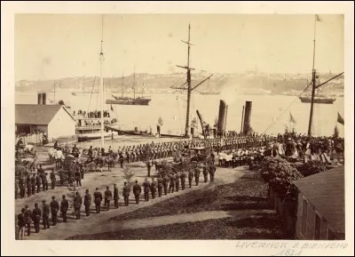 Journée symbolique et pleine d'espoirs pour le Québec, c'était le départ des troupes de l'armée britannique : après une présence de plus de 112 ans, la garnison britannique, quitte enfin le pays pour retourner en Angleterre. 
C'était la fin d'une époque : en quelle année eut lieu cette libération ?