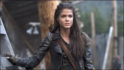 Télévision - Dans "The 100", comment s'appelle la sur de Bellamy ?