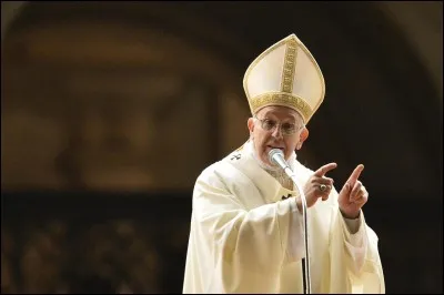 En quelle couleur s'habille généralement le pape ?