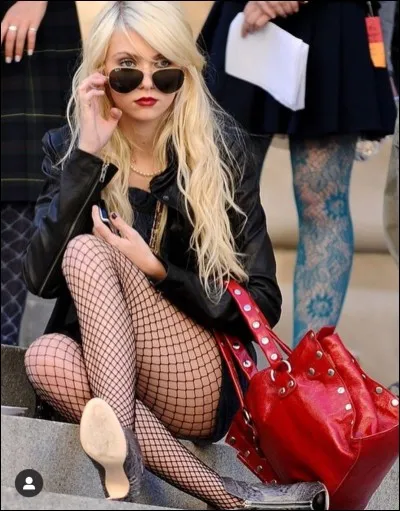 Pourquoi Dan se bat-il avec Chuck pour Jenny ?