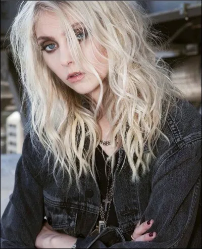 Quel âge a Jenny lors de la saison 1 ?